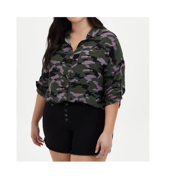 Torrid Blouse 4X Camo Green Drop Shoulder Button Up Top Roll Tab Sleeve Tunic - Picture 1 of 5